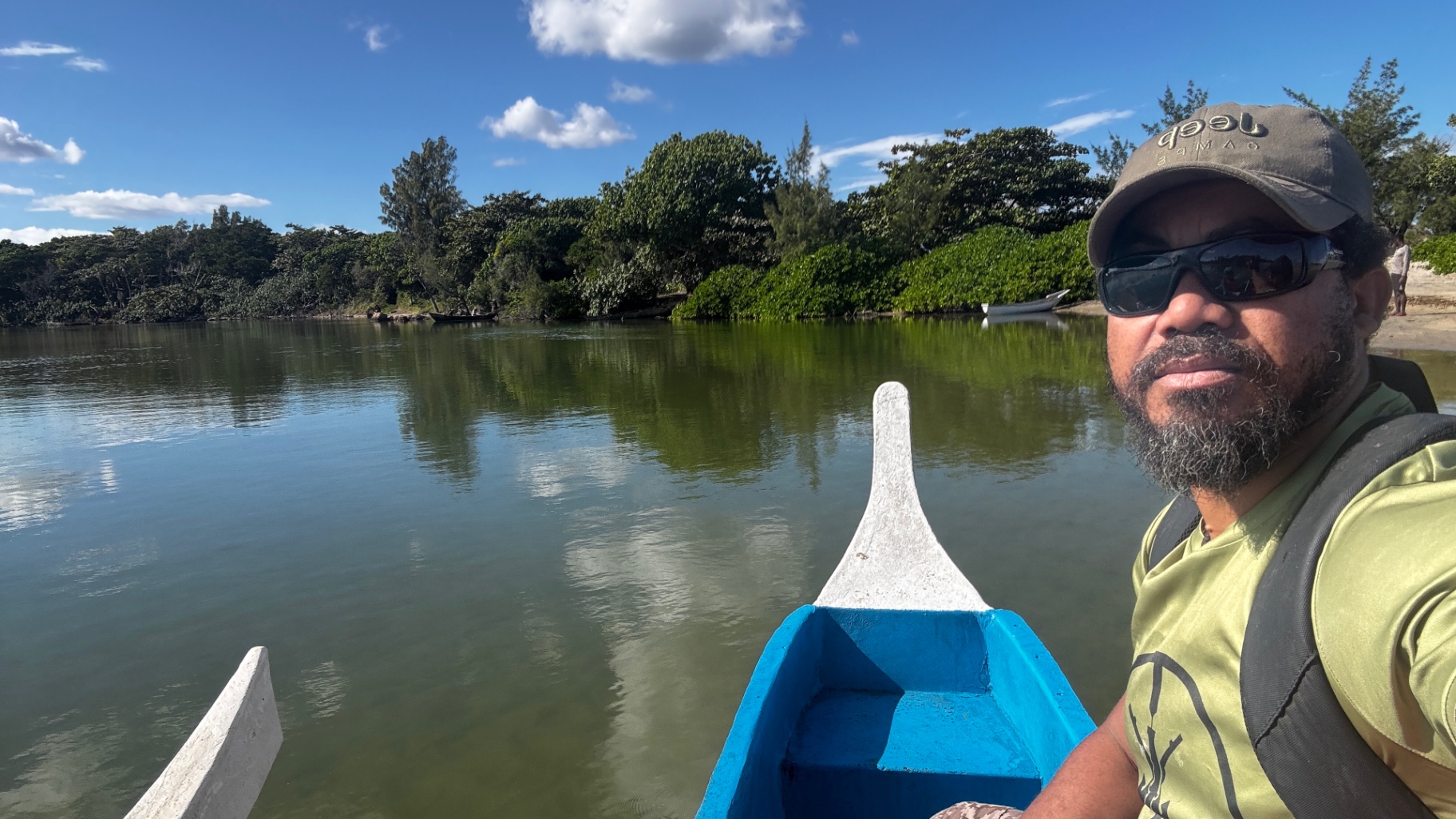 Île de Nato — pirogue à moteur — photo 7