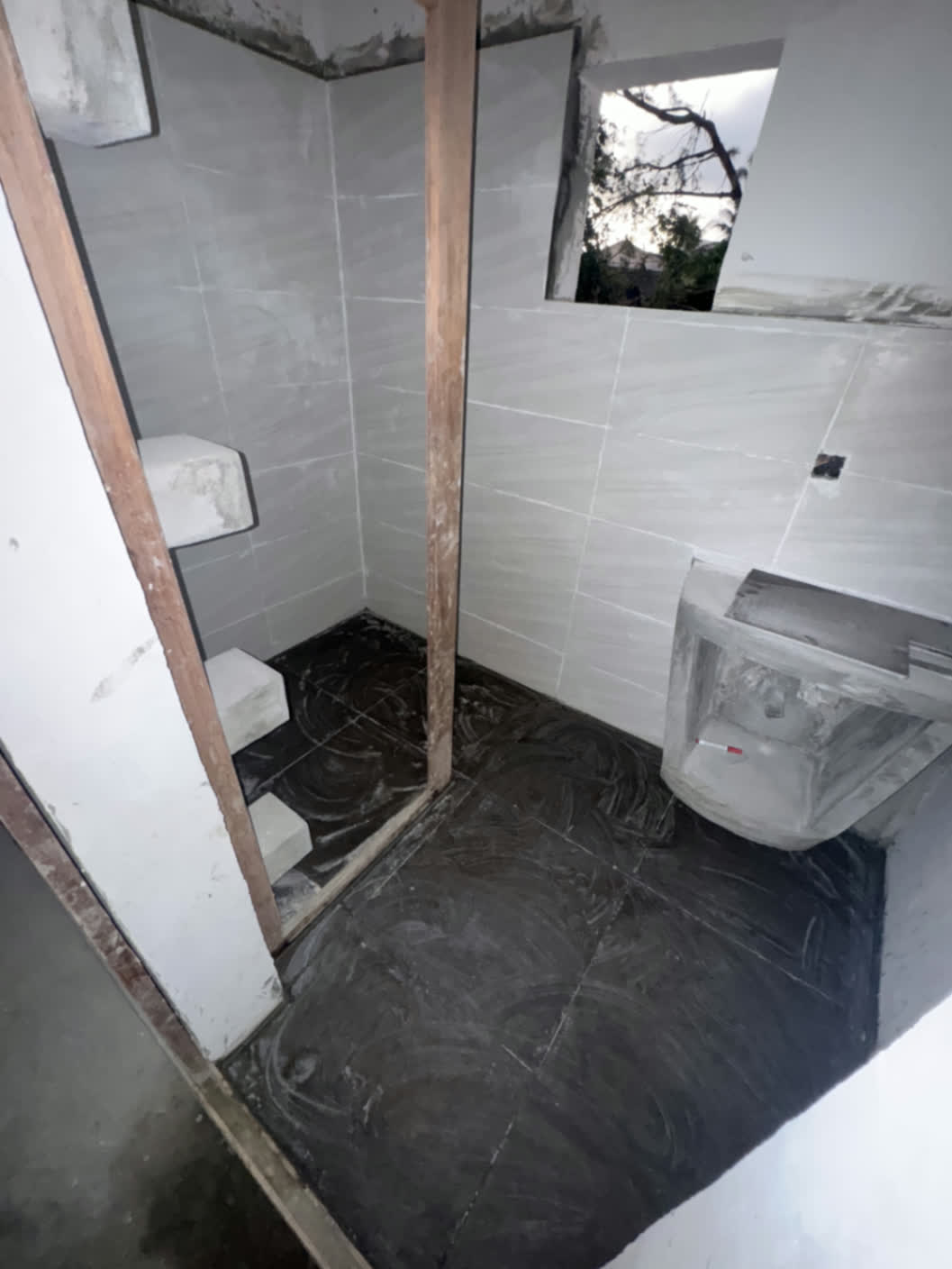 Salle d'eau en cours de finition