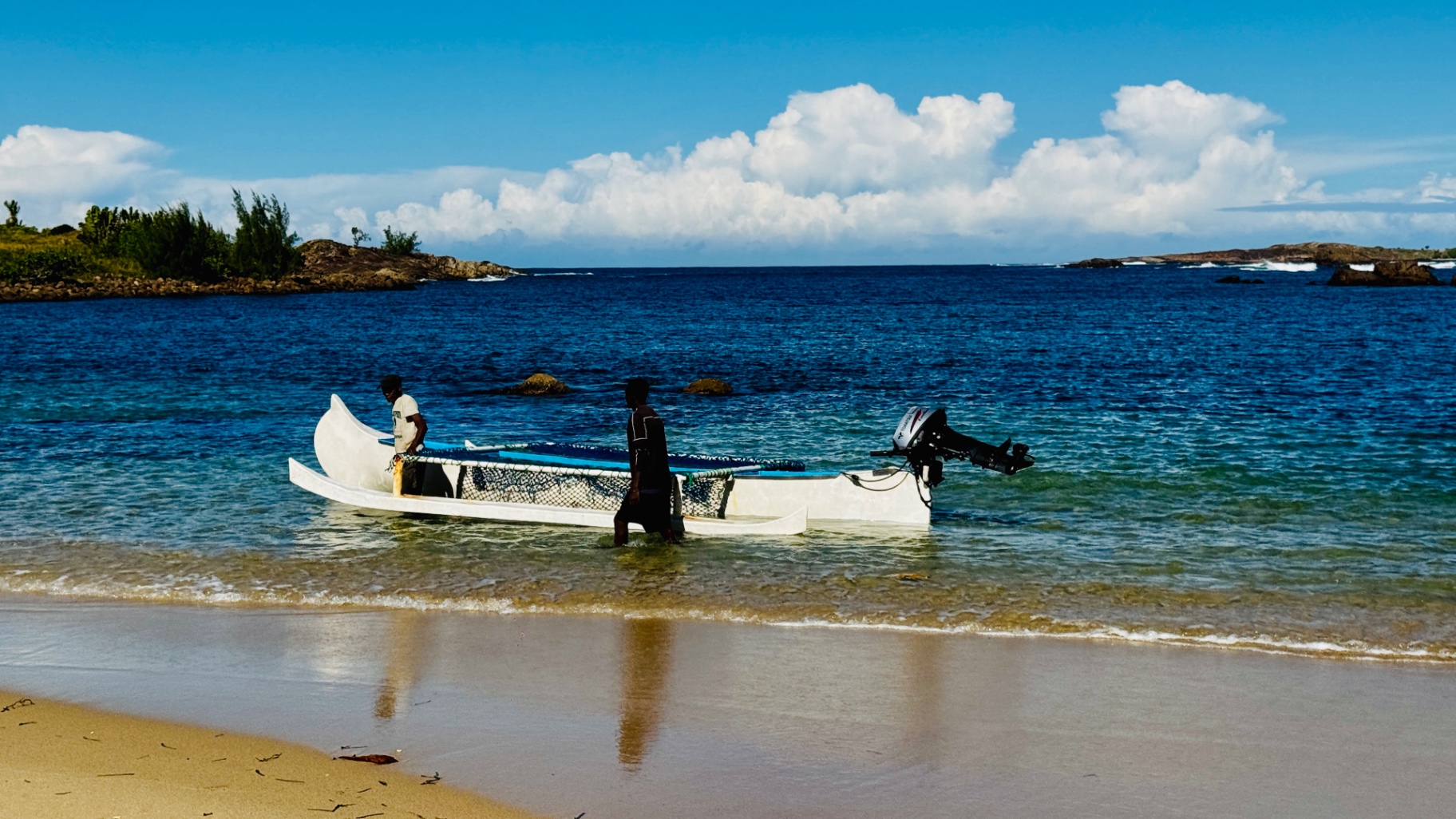 Île de Nato — pirogue à moteur